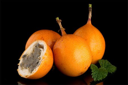 passiflora - Passion fruit maracuja granadilla on black background. Photographie de stock - Aubaine LD & Abonnement, Code: 400-08529320