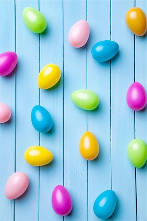 simsearch:400-07921731,k - Traditional Easter eggs on a wooden background Stock Photo - Budget Royalty-Free & Subscription, Code: 400-08529340