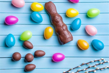 simsearch:400-07921731,k - Traditional Easter eggs on a wooden background Stock Photo - Budget Royalty-Free & Subscription, Code: 400-08529341