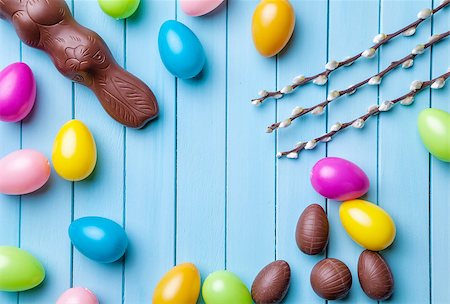simsearch:400-07921731,k - Traditional Easter eggs on a wooden background Stock Photo - Budget Royalty-Free & Subscription, Code: 400-08529342