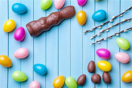 simsearch:400-07921731,k - Traditional Easter eggs on a wooden background Stock Photo - Budget Royalty-Free & Subscription, Code: 400-08529343