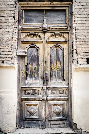 Ancient door of a abandoned house Stock Photo - Budget Royalty-Free & Subscription, Code: 400-08529783