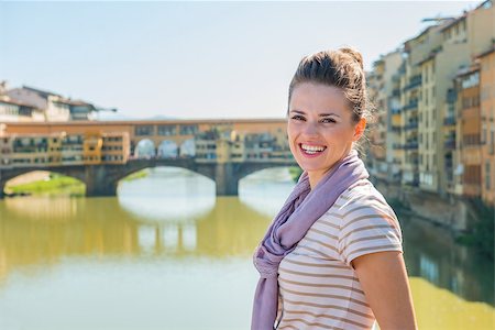 simsearch:400-08020855,k - Remarkable holiday in Florence. Portrait of smiling young tourist standing on the bridge overlooking Ponte Vecchio Foto de stock - Super Valor sin royalties y Suscripción, Código: 400-08530507