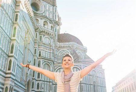 simsearch:400-08530001,k - An amble around awe-inspiring Duomo in Florence, Italy. Happy young woman tourist rejoicing in the front of Duomo Stockbilder - Microstock & Abonnement, Bildnummer: 400-08533559