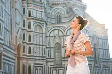 simsearch:400-08020855,k - An amble around awe-inspiring Duomo in Florence, Italy. Happy woman tourist sightseeing in Florence Foto de stock - Super Valor sin royalties y Suscripción, Código: 400-08533564