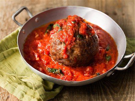simsearch:400-07955620,k - close up of rustic italian meatball in tomato sauce Foto de stock - Super Valor sin royalties y Suscripción, Código: 400-08554103