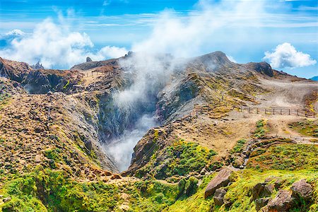 soufriere - Steam rising from the crater La Soufriere volcano the highest mountain in Guadeloupe, French department in Caribbean Photographie de stock - Aubaine LD & Abonnement, Code: 400-08554717