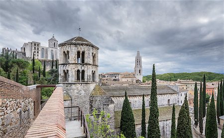simsearch:400-06201865,k - General view of Sant Pere de Galligants Monastery, Cathedral and Sant Feliu Church. Medieval old town in Girona, Spain Fotografie stock - Microstock e Abbonamento, Codice: 400-08555430