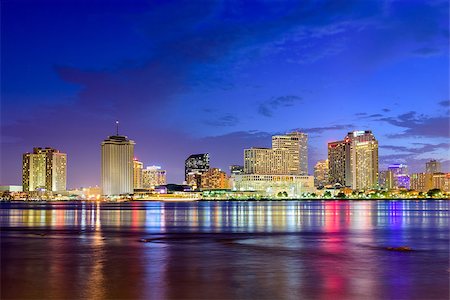 simsearch:400-08557024,k - New Orleans, Louisiana, USA skyline on the Mississippi River. Photographie de stock - Aubaine LD & Abonnement, Code: 400-08557003