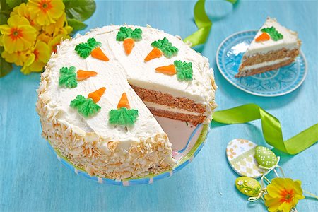 Delicious carrot cake on a table decoration for Easter holiday Stockbilder - Microstock & Abonnement, Bildnummer: 400-08551620
