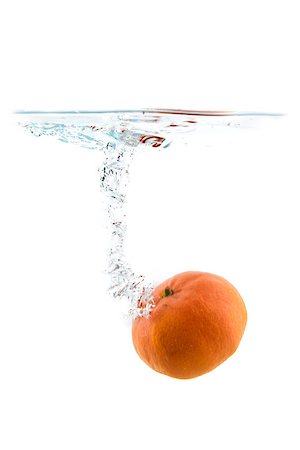 raulmellado (artist) - tangerine on white background falling and splashing water, giving a unique feeling of freshness and vitality Foto de stock - Royalty-Free Super Valor e Assinatura, Número: 400-08552909