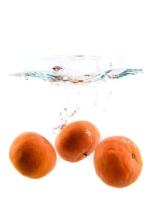 raulmellado (artist) - tangerine on white background falling and splashing water, giving a unique feeling of freshness and vitality Foto de stock - Royalty-Free Super Valor e Assinatura, Número: 400-08552910