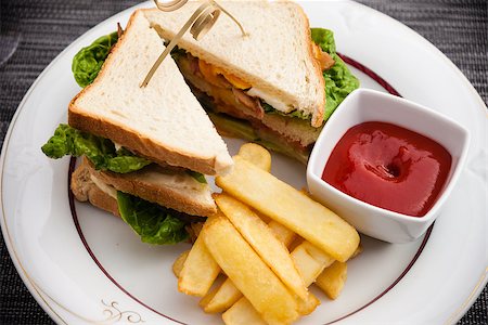 potatoes eggs bacon - Sandwich with fried eggs, bacon and lettuce served with french fries and ketchup Stock Photo - Budget Royalty-Free & Subscription, Code: 400-08574284