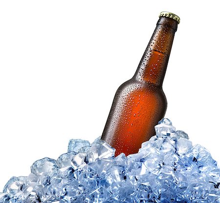 simsearch:400-07165360,k - Bottle of beer in ice isolated on white Foto de stock - Royalty-Free Super Valor e Assinatura, Número: 400-08575314