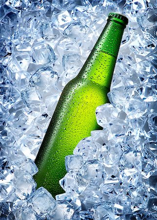 simsearch:400-07165360,k - Green bottle in a cold blue ice Foto de stock - Royalty-Free Super Valor e Assinatura, Número: 400-08575328