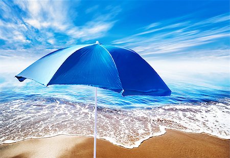 simsearch:400-06481445,k - picture of a beach and a sunshade Photographie de stock - Aubaine LD & Abonnement, Code: 400-08575333