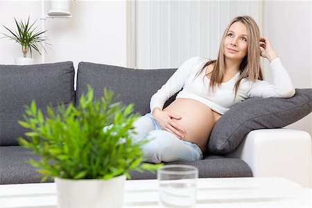 simsearch:400-05918412,k - Beautiful pregnant woman relaxing at home on a sofa Foto de stock - Royalty-Free Super Valor e Assinatura, Número: 400-08573017