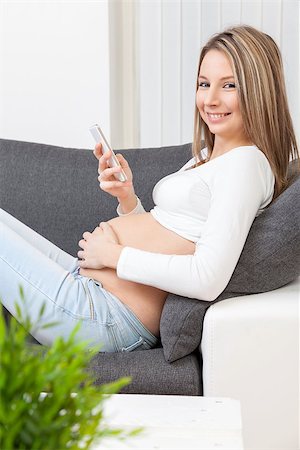 simsearch:400-05918412,k - Beautiful pregnant woman relaxing at home on a sofa Foto de stock - Royalty-Free Super Valor e Assinatura, Número: 400-08573028