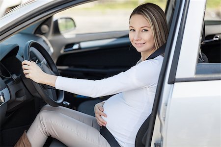 simsearch:400-05915243,k - Pregnant woman driving her car, wearing seat belt Foto de stock - Super Valor sin royalties y Suscripción, Código: 400-08573032