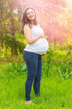 portrait of pregnant young woman outdoors in warm summer day Foto de stock - Super Valor sin royalties y Suscripción, Código: 400-08616778