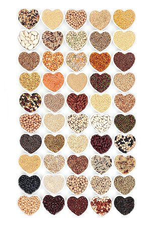simsearch:400-08429907,k - Grain food and vegetable pulses in heart shaped porcelain bowls over white background. Fotografie stock - Microstock e Abbonamento, Codice: 400-08618539