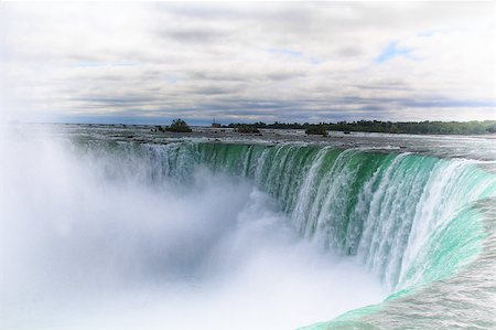 simsearch:400-07919399,k - The majestic Niagara Falls from the Canadian side in Ontario Photographie de stock - Aubaine LD & Abonnement, Code: 400-08618566