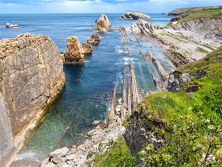 simsearch:400-09011314,k - Arnia Beach (Spain) Atlantic Ocean coastline landscape. Stockbilder - Microstock & Abonnement, Bildnummer: 400-08628267