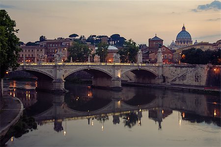 ponte vittorio emmanuele ii - views of Rome and St. Peter's Basilica from the River Tiber Fotografie stock - Microstock e Abbonamento, Codice: 400-08628422