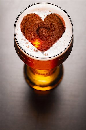 loving beer, heart symbol on foam in glass on black table, view from above Stock Photo - Budget Royalty-Free & Subscription, Code: 400-08623014