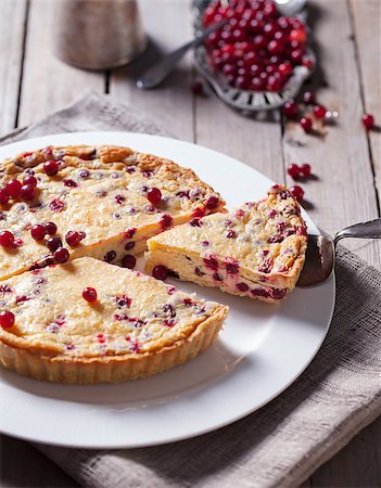 White chocolate cheesecake tart with cranberries on a white plate Wooden rustic background Photographie de stock - Aubaine LD & Abonnement, Code: 400-08669482