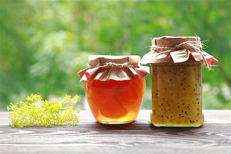 Homemade fruit jam in the jar on nature background Photographie de stock - Aubaine LD & Abonnement, Code: 400-08675394