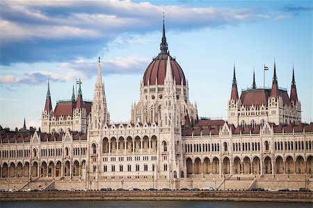 simsearch:400-05734715,k - The Hungarian Parliament Building, a notable landmark of Hungary and a popular tourist destination of Budapest. Foto de stock - Super Valor sin royalties y Suscripción, Código: 400-08675719