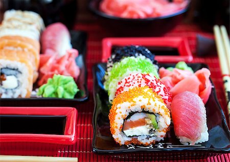 simsearch:689-03123940,k - Assorted of fresh delicious sushi and rolls on table, japanese food Photographie de stock - Aubaine LD & Abonnement, Code: 400-08676994