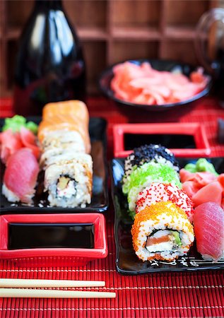 simsearch:689-03123940,k - Assorted of fresh delicious sushi and rolls on table, japanese food Photographie de stock - Aubaine LD & Abonnement, Code: 400-08676995