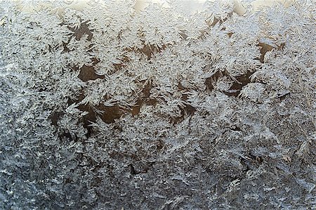 simsearch:400-04628388,k - Frost patterns on window glass in winter Stockbilder - Microstock & Abonnement, Bildnummer: 400-08677149