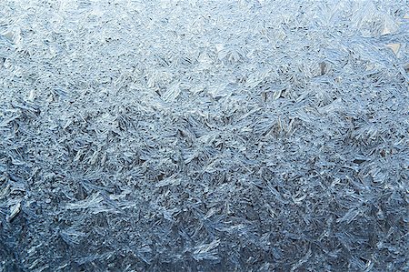 simsearch:400-04628388,k - Frost patterns on window glass in winter Stockbilder - Microstock & Abonnement, Bildnummer: 400-08677150