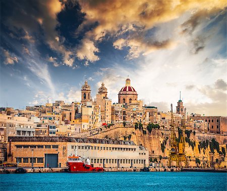 view on Senglea fort in Malta from sea at sunset Stock Photo - Budget Royalty-Free & Subscription, Code: 400-08670882