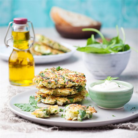 Cabbage and spinach pancakes with yogurt dressing with fresh herbs Top view Photographie de stock - Aubaine LD & Abonnement, Code: 400-08671080
