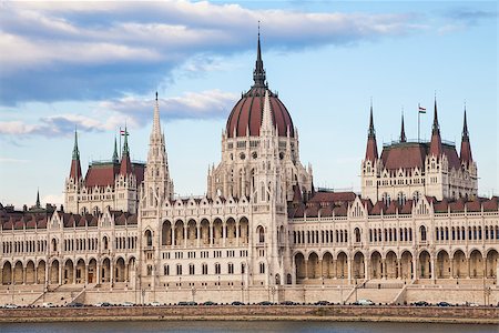 simsearch:400-05734715,k - The Hungarian Parliament Building, a notable landmark of Hungary and a popular tourist destination of Budapest. Foto de stock - Super Valor sin royalties y Suscripción, Código: 400-08671109