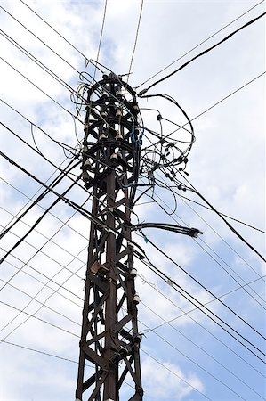 Many wires on an old electric pole. Photographie de stock - Aubaine LD & Abonnement, Code: 400-08671249