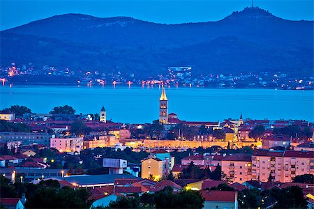 simsearch:400-07175405,k - City of Zadar evening skyline and Ugljan island, Dalmatia, Croatia Foto de stock - Royalty-Free Super Valor e Assinatura, Número: 400-08671322