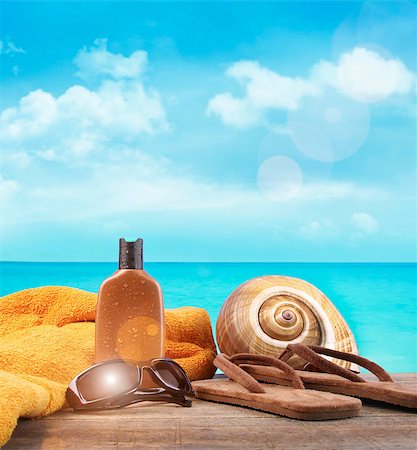 simsearch:400-06203348,k - Suntan lotion with towel and sandals at the beach Foto de stock - Super Valor sin royalties y Suscripción, Código: 400-08671527