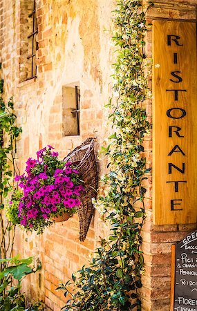 simsearch:400-07212378,k - Tuscany, Italy. Sightseeing of Italian Restaurant in traditional small village in Val Orcia Foto de stock - Royalty-Free Super Valor e Assinatura, Número: 400-08672381