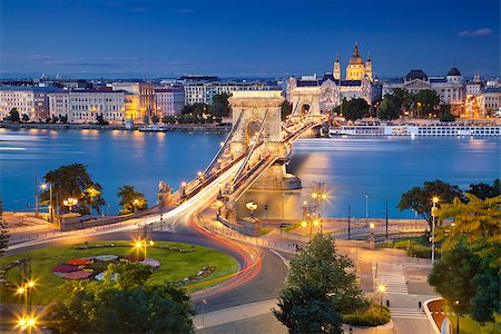 simsearch:400-08253455,k - Image of Budapest, capital city of Hungary, during twilight blue hour. Foto de stock - Super Valor sin royalties y Suscripción, Código: 400-08694298