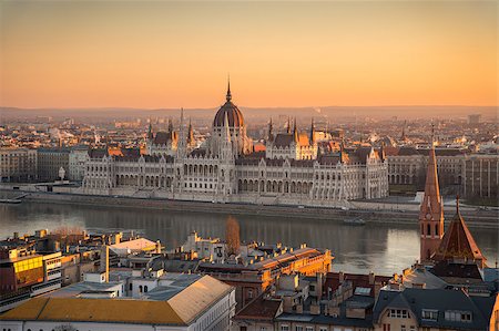 simsearch:400-06327612,k - Illuminated Hungarian Parliament Building in Budapest, Hungary at Sunrise Photographie de stock - Aubaine LD & Abonnement, Code: 400-08694684