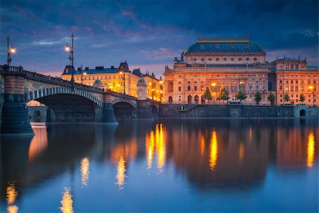 simsearch:400-08253455,k - Image of Prague riverside with reflection of the city in Vltava River and National Theatre. Foto de stock - Super Valor sin royalties y Suscripción, Código: 400-08694730