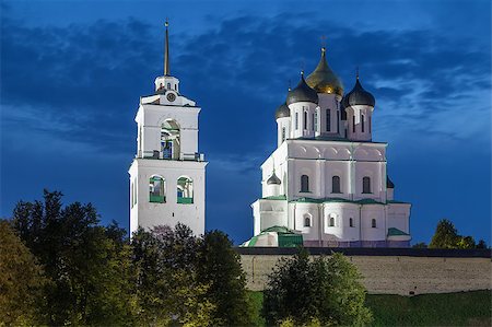 simsearch:400-08157990,k - The Krom or Kremlin in Pskov, Russia,with the Trinity Cathedral in evening Foto de stock - Super Valor sin royalties y Suscripción, Código: 400-08694748