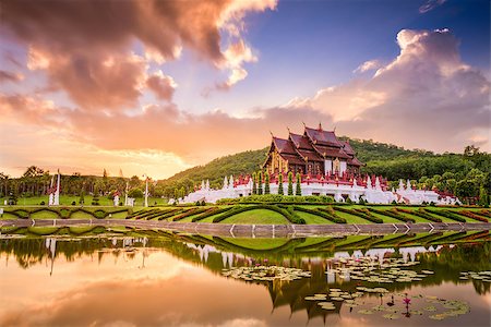 royal botanic gardens - Chiang Mai, Thailand at Royal Flora Ratchaphruek Park. Foto de stock - Super Valor sin royalties y Suscripción, Código: 400-08694915