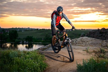 simsearch:400-06788686,k - Cyclist Riding the Bike on the Mountain Rocky Trail at Sunset. Extreme Sports Foto de stock - Super Valor sin royalties y Suscripción, Código: 400-08695394