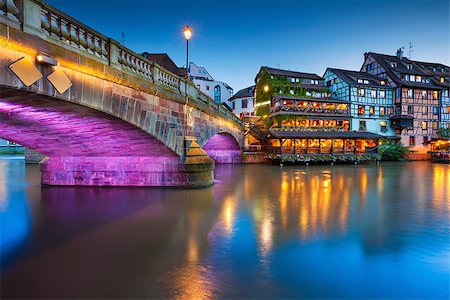 strasbourg - Image of Strasbourg old town during twilight blue hour. Foto de stock - Super Valor sin royalties y Suscripción, Código: 400-08695441